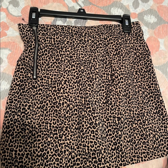Garage Dresses & Skirts - Garage Women’s leopard skirt size L brand new without tag